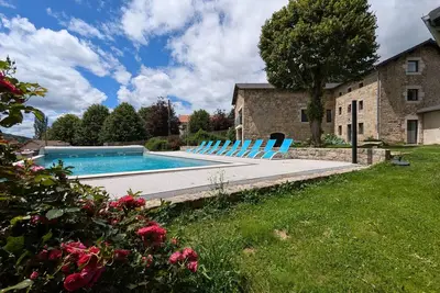 Image de Gîte confortable avec piscine chauffée, pour 23 pers. , idéal pour familles et amis