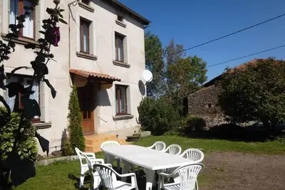 Image de Gîte familial paisible, proche Gorges de la Loire, avec cour fermée, 3 chambres, équipements bébé