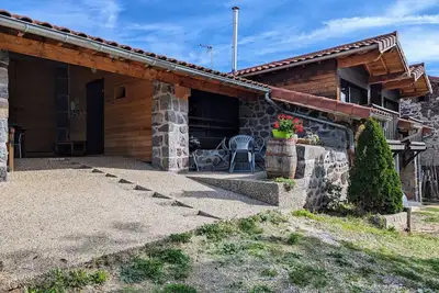 Image de Gîte confortable près de la Cascade de la Beaume avec terrasses et parking privatif