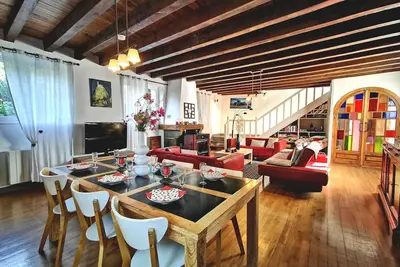 Image de Grande maison au cœur d'un village historique avec terrasse et Wifi inclus