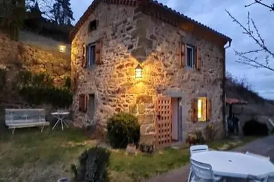 Image de Maison de vigne avec terrasse et cheminée