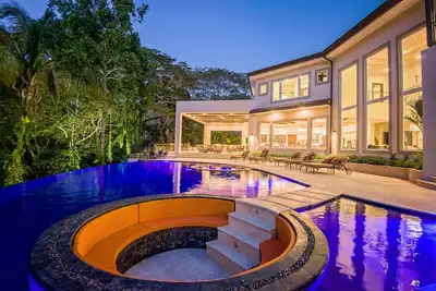 Image de Exclusive Getaway Await: Your Slice of Heaven in Los Sueños Resort!