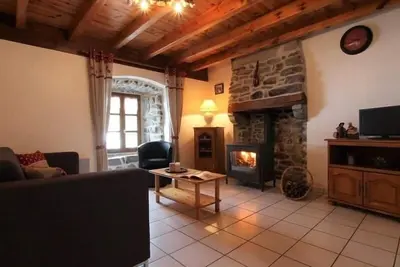 Image de Maison en pierres avec terrain près du Massif du Mézenc, idéale pour un séjour nature en famille