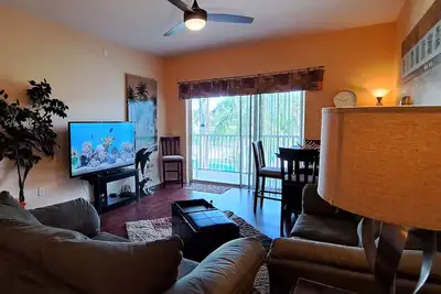Image de Beautifully furnished 4 bedroom 3-bath poolside condo, sleeps 9