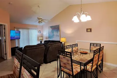 Image de 3 bed 2 bath Single Level Villa. Only 5 miles to Disney's Main Gate.