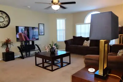 Image de 3bed 2bath 1st fl Pool Side Condo. Only 5 miles to Disney's Main Gate. Sleeps 8