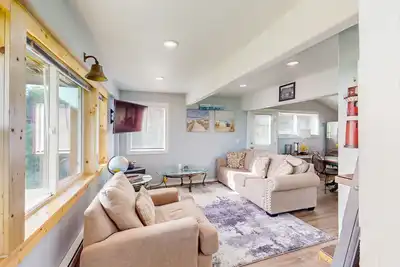 Image de Adorable, nautical-themed home w\/ a private hot tub & ocean views