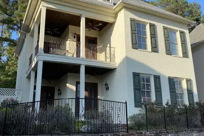 Image de Excellent 3 Bedroom 3 1/2 Bath Condo 1 Mile From Square