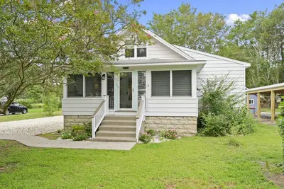 Image de Crepe Myrtle Cottage - Nothing but Southern Charm and Hospitality.