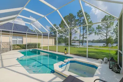 Image de Reserve Calming 5 Br Pool Home Gated Lake View