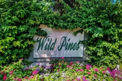Image de Beautifully furnished 3rd floor corner condo W/ view!