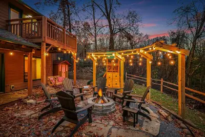 Image de Sauna - Hot Tub - Pools - Game Room - Playground