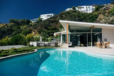 Image de Classic Mid-Century Villa nestled in the iconic hills of West Hollywood.