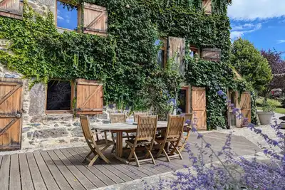 Image de Gîte d'exception avec spa, jardin paysagé et équipements haut de gamme à Blanlhac