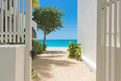 Coco's Beach House with pool - Simpson Bay Beach