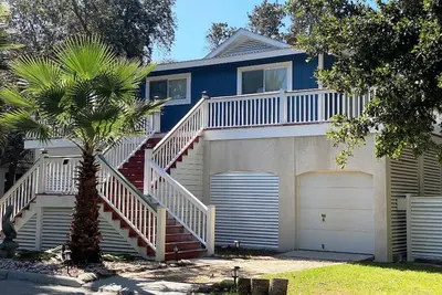 Image de Center Island, Steps to beach access – 703 Silverside
