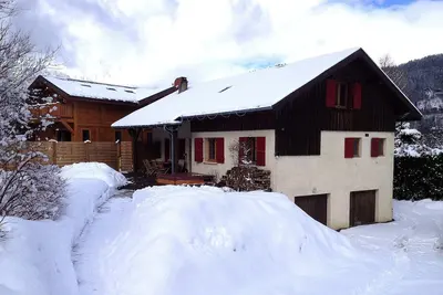 Image de Large chalet at the foot of Mont Blanc ideal for groups.