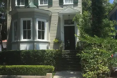 Image de Historic home centrally located on The Point in Beaufort's Historic District