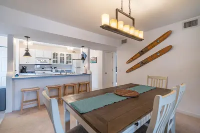 Image de Spacious main channel vie condo, great family and friend gathering spot!