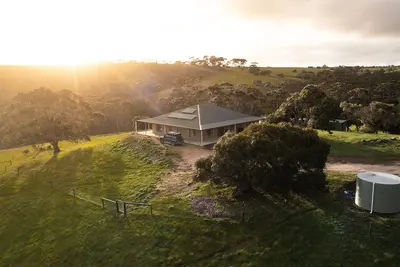 Image de Four bedroom house on 240 acres of beautiful  country, close to stunning beaches