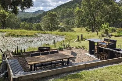 Image de Bush Farm overlooking quiet valley