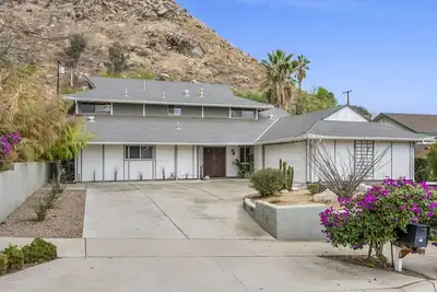 Image de Mid-century modern style house Fwy 60 and 91 讲ä¸ć–‡