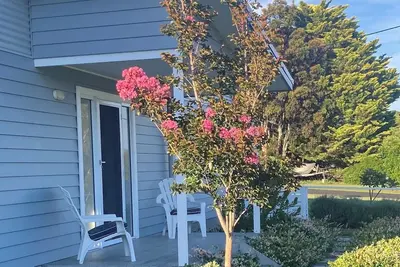 Image de Coastal Escape @ Tuross. . . . . modern, fresh, stylish cottage, close to lakes.