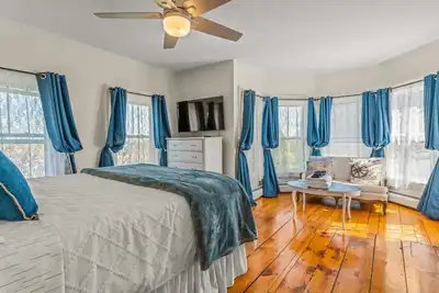 Image de Historic 4br 3ba Victorian – Steps to Downtown Mystic & Seaport