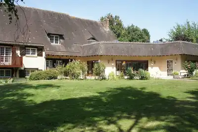 Image de Grand luxe: piscine intérieure chauffée sauna cinéma Fêtes. . . à 1h30 de Paris