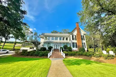Image de LakeFront Compound Sleeps 58+! Aug 2-8, 2025 Just Opened Up