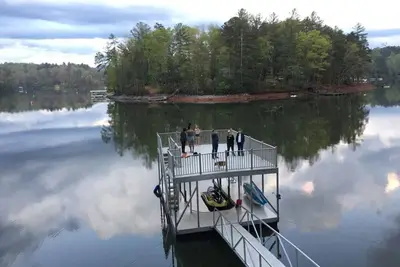 Image de 20% off Spring Special ends May 20th! ! ! Lakefront, Mtn views, dock + Hot Tub