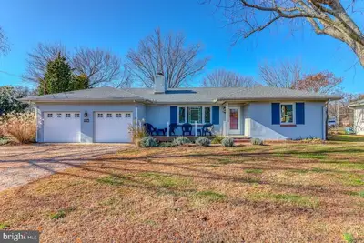 Image de In Town, Rock Hall, Fenced-In Yard, 1 Block to Bay! !