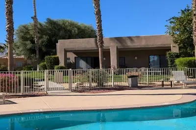 Image de Claude & Philippe's Oasis in Desert Princess
