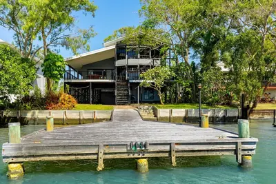 Image de Waterfront Home with Undisturbed Views - 61 Noosa River Drive, Noosa North Shore