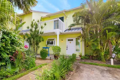 Image de Townhouse by the Sea - Available Furnished or Unfurnished