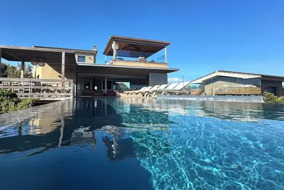 Image de Villa Marcelle piscine suspendue avec vue mer