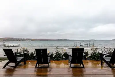 Image de Suttons Bay Waterfront Vacation Home