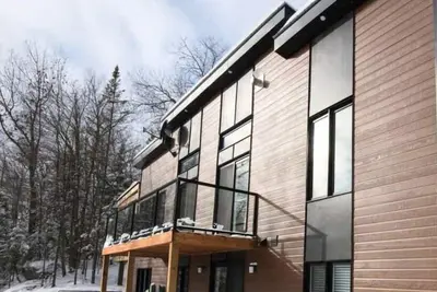 Image de Cozy Cottage on Lac Lili | Hot Tub | Fireplace