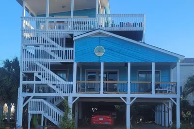 Image de Family and Pet Friendly, steps from the beach