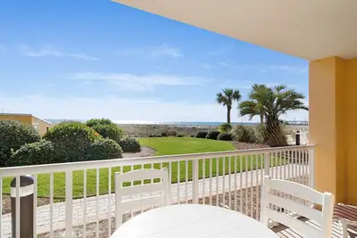 Image de Azure 101 ~ BeachFront End-Unit 4br/3ba ~ Sleeps 14 ~ Wow!