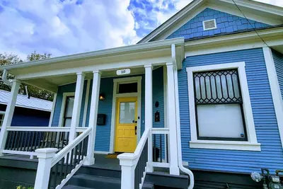 Image de Luxury Lavaca Historic Downtown Sa\nwalk to Hemisfair, conventions, Riverwalk