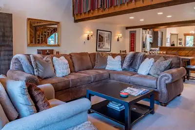Image de Sunburst Condo 2713 - Newly Updated w/ Room for 8 & Hot Tub Onsite