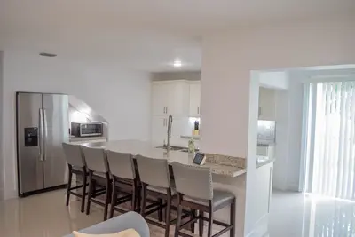 Image de New Miami Townhouse on Lake for Families Fu 3 Bed, 2 Bathroom, 5 Persons.