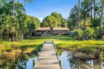 Image de Canal Front Home w/Private Dock | Pet Friendly