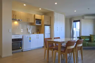 Image de Stylish and generous 2 Bedroom apartment Windsor