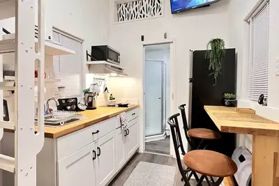 Image de Tiny Home Private, Students, Nurses, Tech
