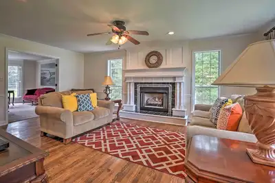 Image de Pet-Friendly Suburban Escape w\/ Deck & Grill!