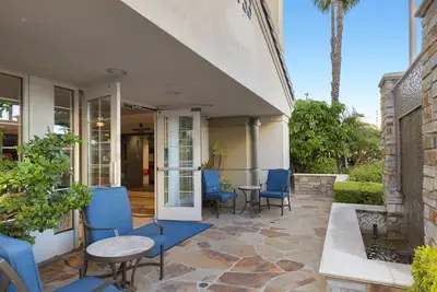 Amazing Deal! 3 Pet-friendly Studio Suites, Onsite Swimming Pool and Parking!