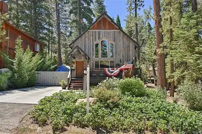 Image de Silver Pine Lodge - Hot Tub, Fireplace, Deck, Barbecue
