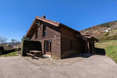 Image de Chalet convivial à Gérardmer avec cheminée, proche du lac et des pistes, idéal famille et rando